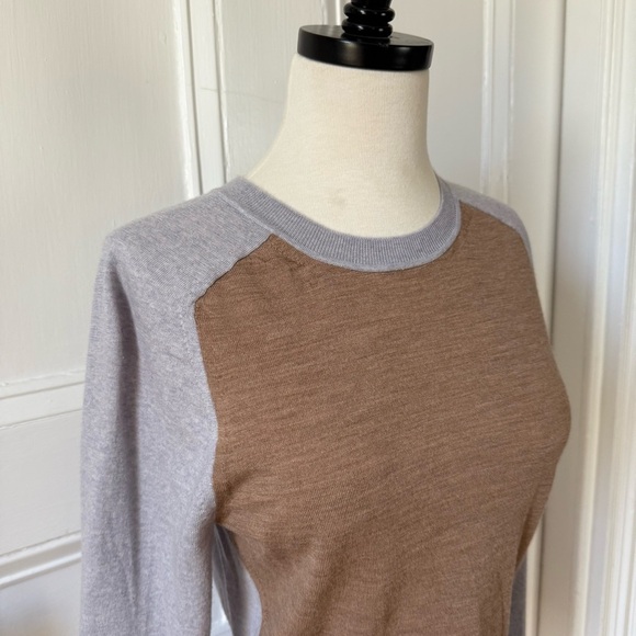 Banana Republic Women’s Camel Gray Contrast Women's Merino Wool Sweater Small P - Picture 3 of 11